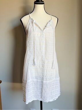 Old Navy White Top with Navy Size Tag
